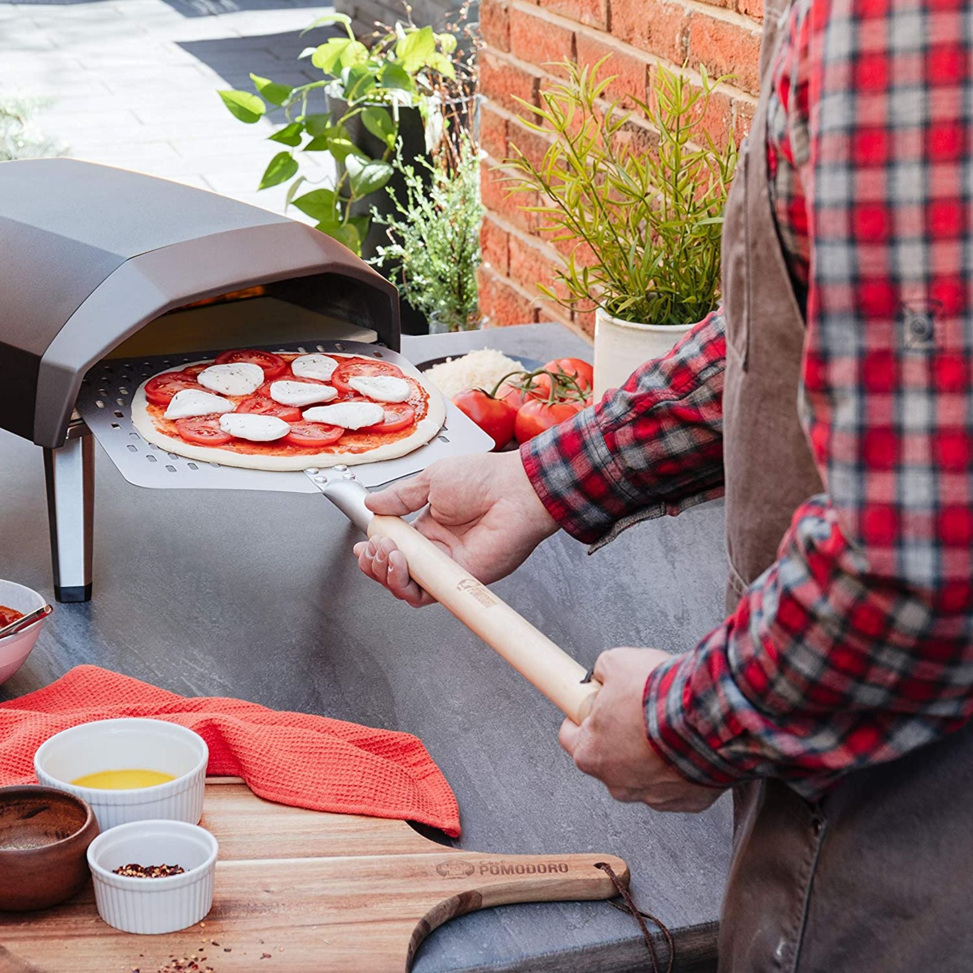 Cast Iron Pizza Pan, 12 Inch Pre-Seasoned Skillet, with Handles – Chef  Pomodoro