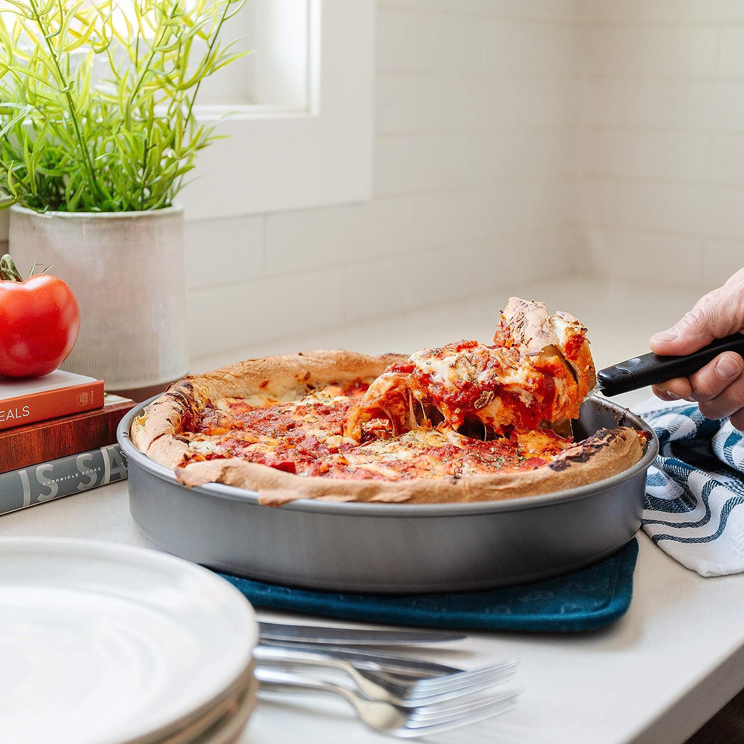 Chef Pomodoro Pizza Baking Set with 3 Pizza Pans and Pizza Tray