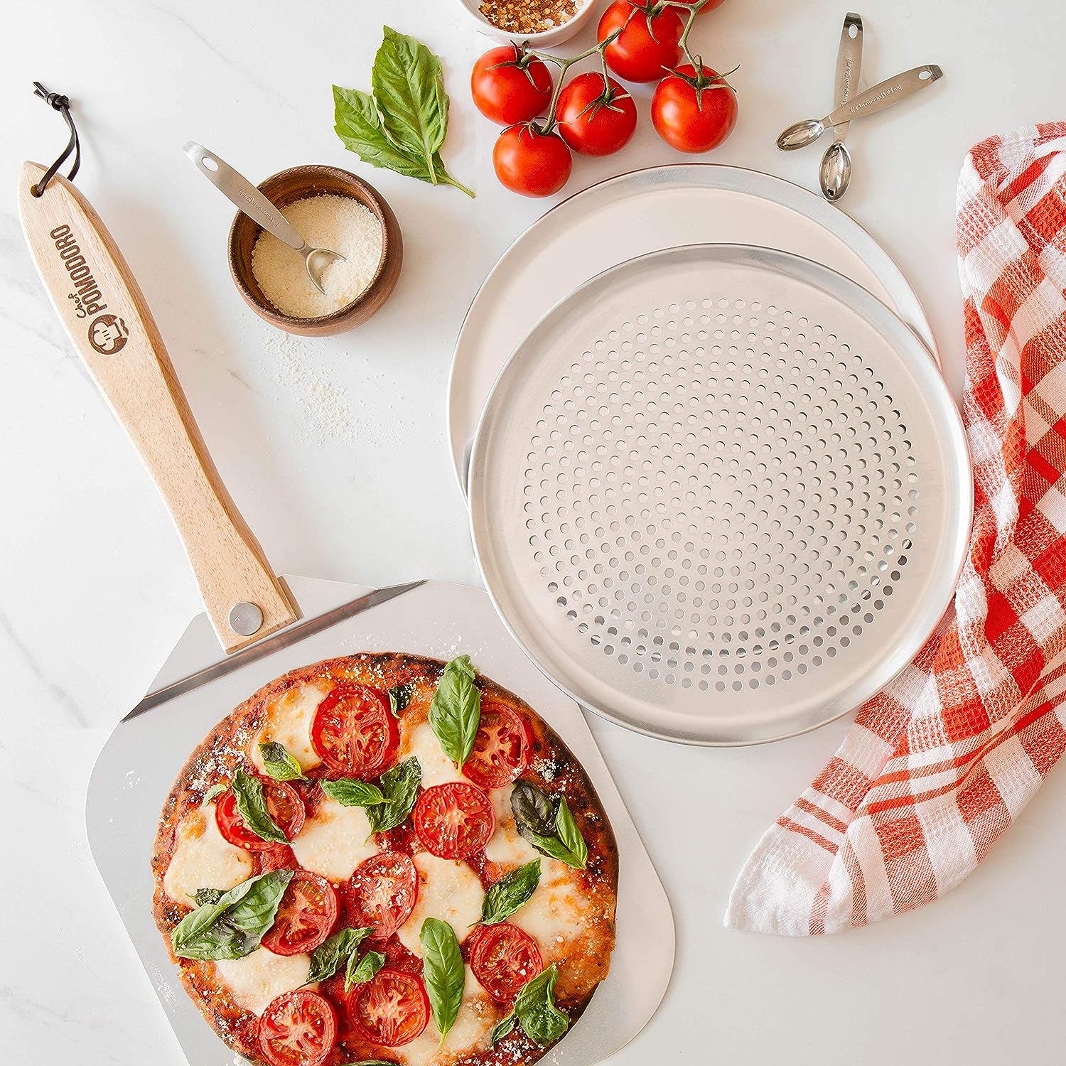 Chef Pomodoro Pizza Baking Set with 3 Pizza Pans and Pizza Tray