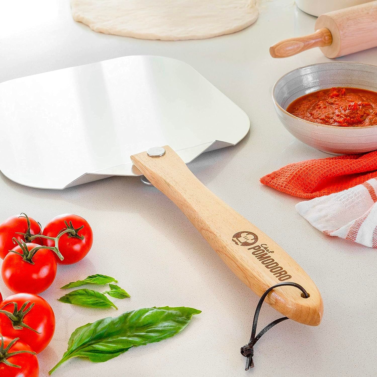 Chef Pomodoro Pelle à pizza - 66 cm - Poignée pliable - Pelle à pizza perforée en aluminium pour Chef Pomodoro Pelle à pizza - 66 cm - Poignée pliable - Pelle à pizza perforée en aluminium pour