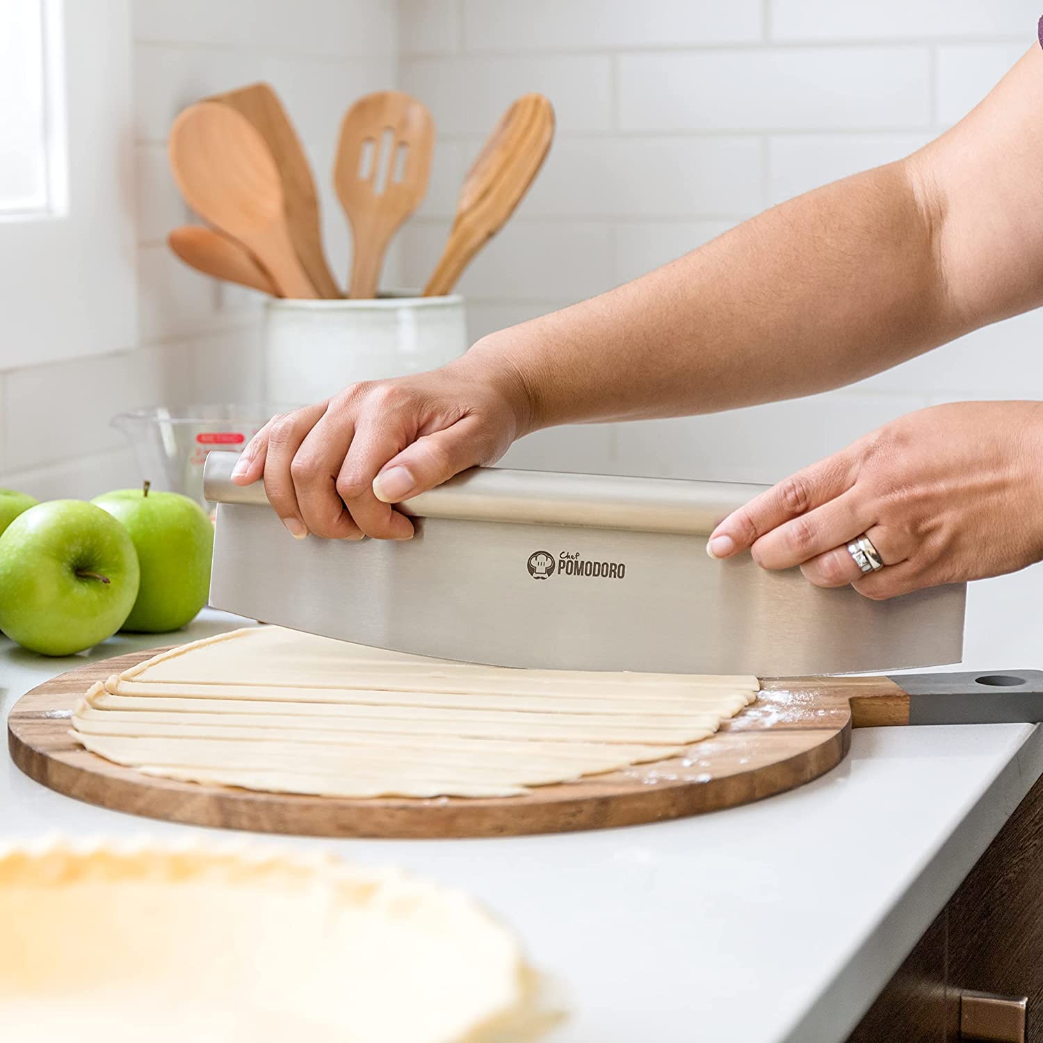 Cutting Pizza with a Pizza Cutter Rocker Knife